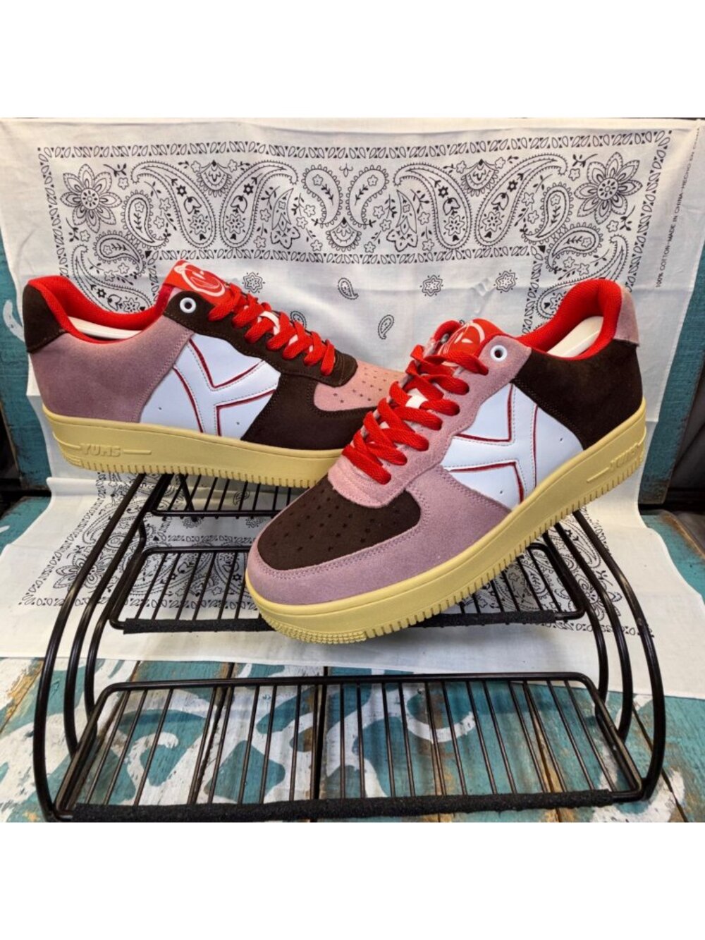 Yums Banana Split Tennis Shoes Men's size 8/ Women's size 9.5 EUC